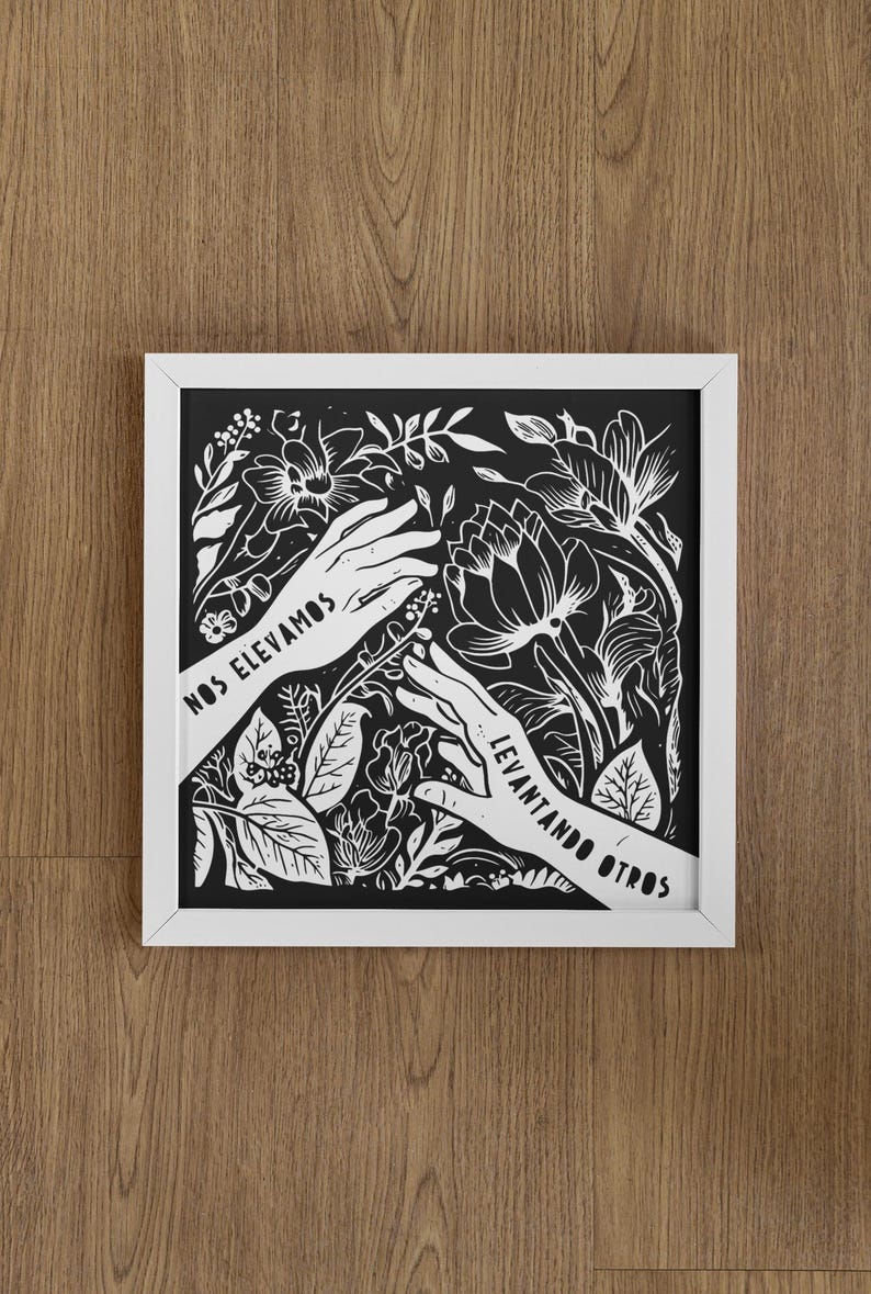 May include: Black and white illustration of two hands reaching up, surrounded by flowers and leaves. The text "NOS ELEVAMOS LEVANTANDO OTROS" is written on the hands.