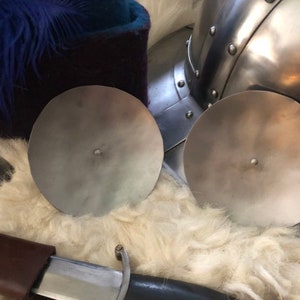 Pair of simple Besagews/ Rondels for Harnischfechten, HEMA, SCA, LARP. By Lodestone Ironworks