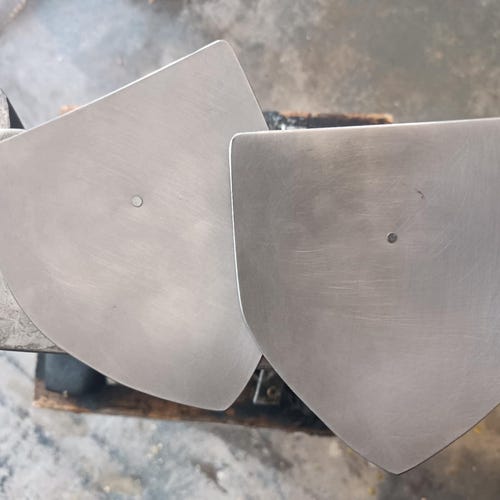 Paire de boucliers chauffants pour Harnischfechten, HEMA, SCA, GN. Par Lodestone Ironworks
