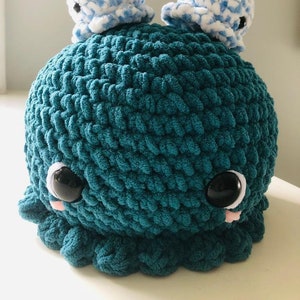 Giant crochet mommy octopus