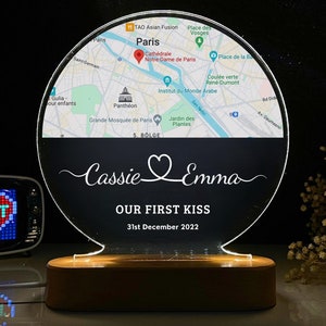 Veilleuse LED Personnalisée avec Carte & Date - Cadeau Romantique Unique pour Couples, Premier Baiser, Lieu de Mariage