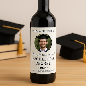 Etiqueta de vino para regalo de graduación - Adhesivo fotográfico personalizado para regalo de graduación universitaria - Felicidades Hannah - Etiqueta de botella para graduación de licenciatura