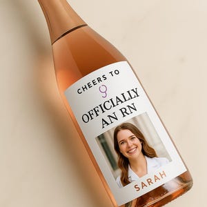 Etichetta di vino ufficialmente in regalo per infermieri - Adesivo con foto personalizzata per laurea in infermieristica - Regalo di laurea infermieristica personalizzato per lei o per lui - Etichetta di champagne