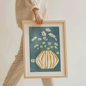 Impresión artística abstracta de margaritas en jarrón, póster de margaritas en jarrón de rayas amarillas, arte de pared imprimible con jarrón de flores boho