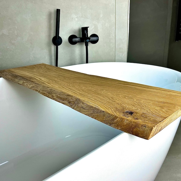 Étagère de bain en bois de chêne avec bord d'arbre poncé - longueurs de planche de bain de 70 cm à 110 cm faites à la main