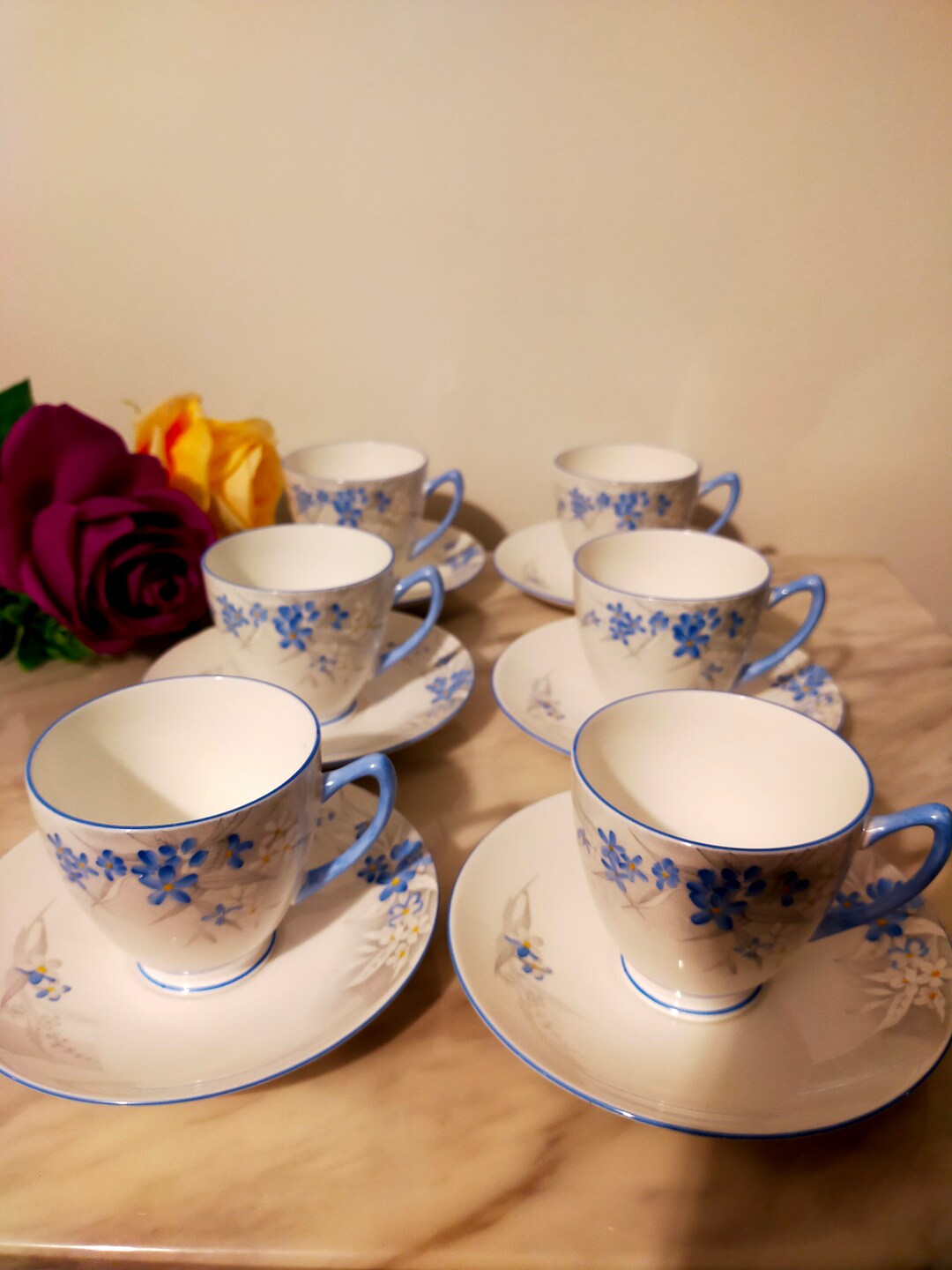 Set of 6 Shelley Cups and Saucers Decorated With Blue Daisy's Excellent