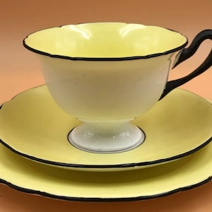 Held-Shelley Gainsborough shape buttercup tea cup saucer and plate trio A11049