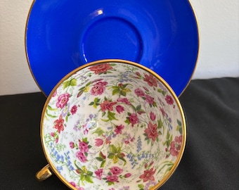 Taza y platillo de tela estampada azul de Chamberlain and Co.