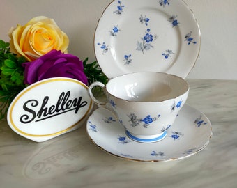 Vintage Shelley Teacup Trio: Fine Bone China, wzór kwiatowy „Charm”
