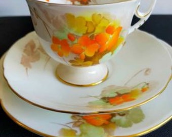 Shelley Teacup Trio, kształt Windsor, kwiaty jesienne, ok. 1936 r.
