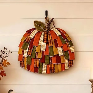 Colgante de puerta de calabaza de madera con diseño de patchwork, decoración de pared de otoño, letrero rústico de Halloween para la puerta principal, decoración de porche de estilo rústico para otoño.
