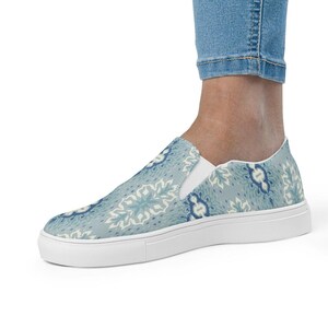 Blue design women’s slip-on canvas shoes