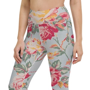 Vintage floral yoga capri leggings, yoga pants, floral capris, flower pants, capri leggings, cropped pants, yoga tights, floral tights