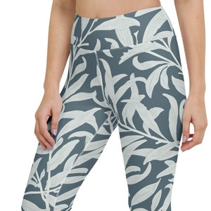 William Morris Willow print yoga capri leggings, yoga pants, yoga wear, workout pants, capri leggings, cropped pants, yoga tights