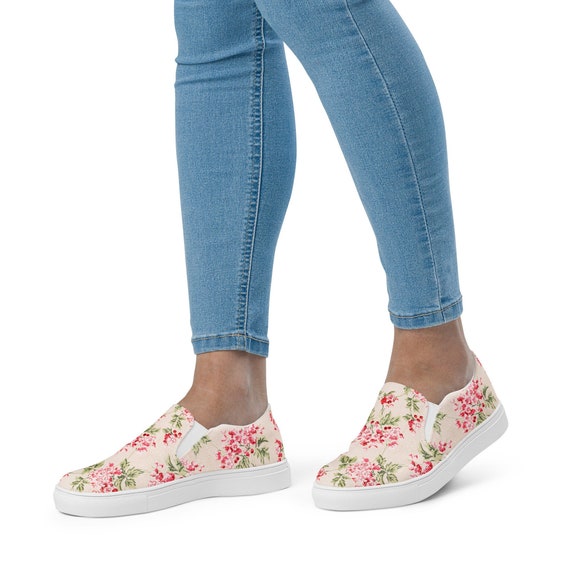 Pink floral women’s slip-on canvas shoes, stylish and comfortable slip-on sneakers, colorful shoes , floral slip on shoes