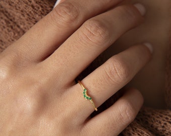 14K Delicate Emerald Ring, Simple Gold Ring, Minimalist Ring, Tiny Ring, Dainty Gold Ring, Gift for Her, Christmas Gift,