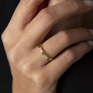 14K Gold Tiny Ring, 18K Colored Baguette Emerald Stone Ring, Minimalist Baguette Gold Ring, Green Baguette Ring, Delicate Ring