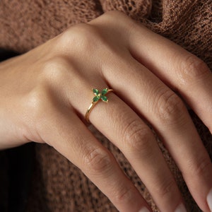 14K Emerald Ring, Dainty Emerald Ring, Minimalist Gold Ring, Flower Emerald Ring, May Birthstone Ring, Birthday Gifts, Gift For Her