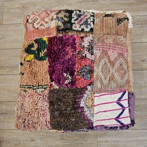 Puf vintage bereber de patchwork | Lana hecha a mano | Alfombras de algodón | 60 x 60 x 20 cm | Diseño retro único | Cómodo | Elegante | Decoración bohemia chic