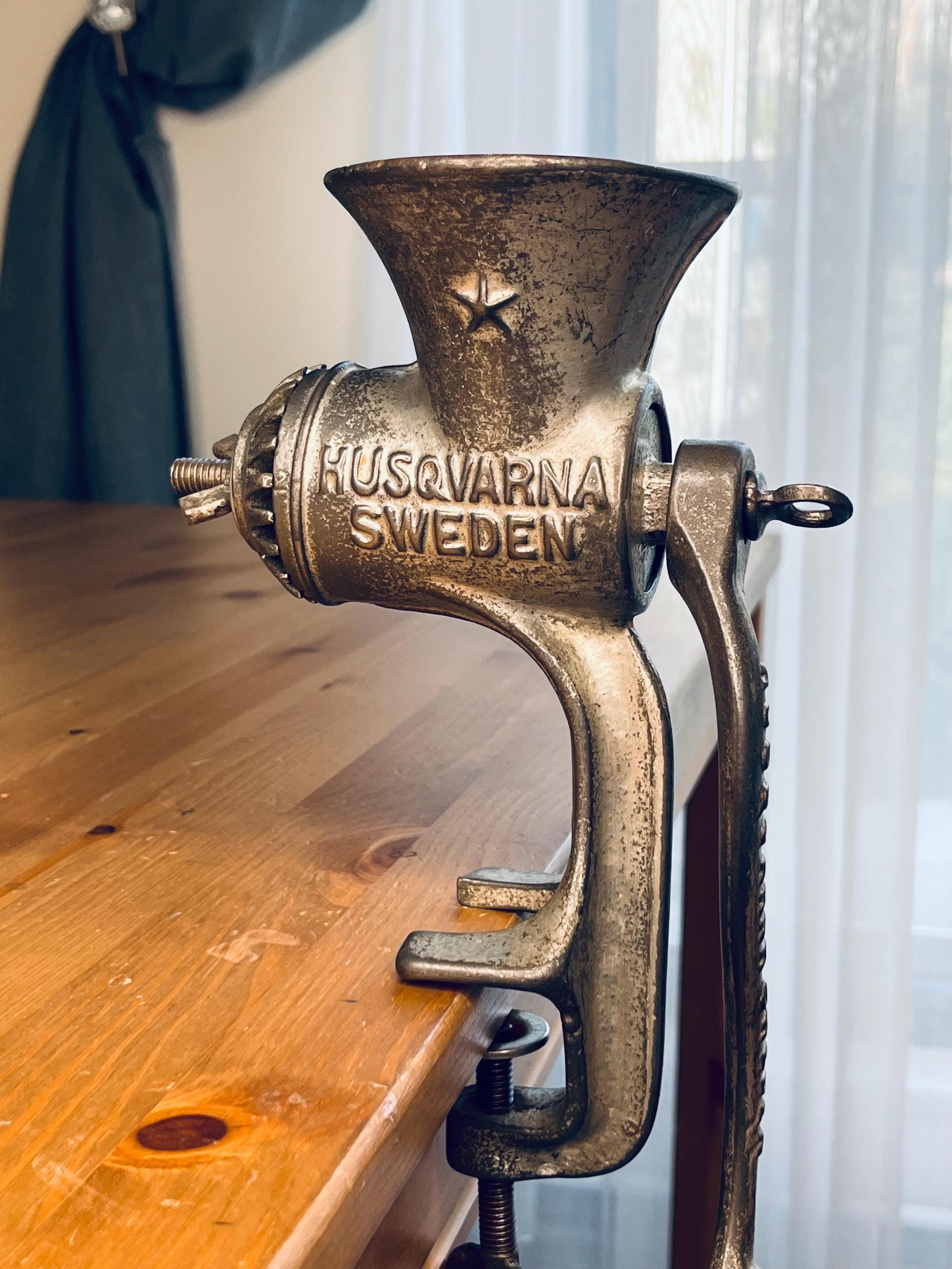 最終日セール！HUSQVARNA 手動ミンサー ビンテージ　スウェーデン製 週末限定セール！HUSQVARNA 手動ミンサー ビンテージ スウェーデン製