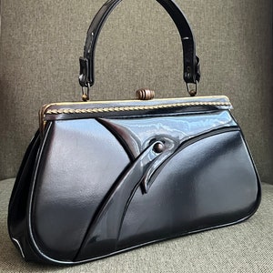 1940er Jahre Lackleder Handtasche | Vintage schwarze Geldbörse mit Schnalle | Antikes 40er Jahre Mode Accessoire