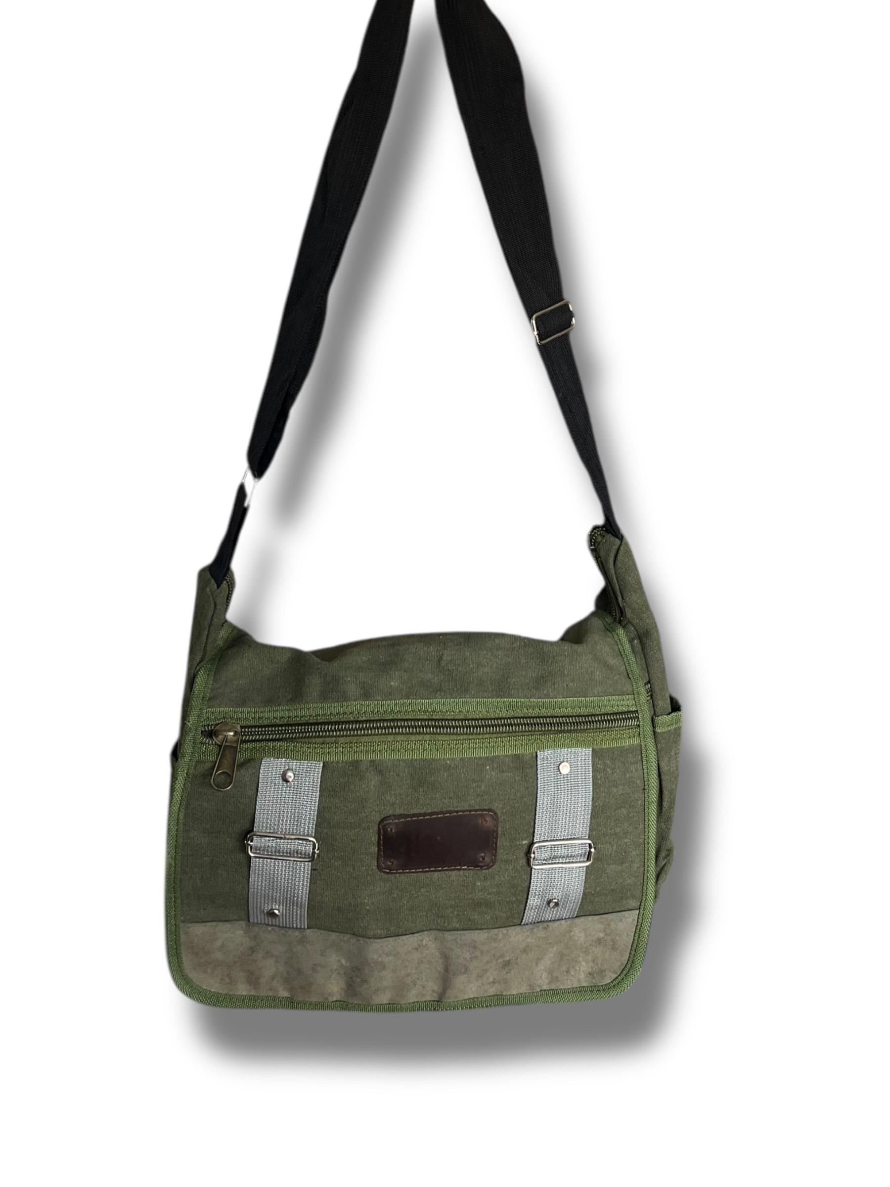 バッグ 00s archive EASTPAK messenger bag y2k 00s archive EASTPAK messenger bag y2k - メルカリ
