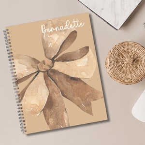 Cuaderno espiral personalizado Brown Bow, cuaderno espiral de 8,5 x 11 pulgadas, personalizado con nombre, diario personalizado, regalo para ella, regalo para amigo