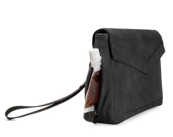 C.A.B. Hidden Flask svart kuvertväska med vinbehållare och hopfällbar tratt, 3-delat set