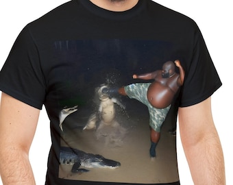 Man Kick Alligator In Swamp Shirt Tee, Gator, Krokodil, grappig, viraal, meme