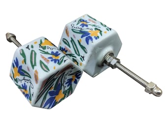 Pomelli in ceramica dipinti a mano con motivi floreali: maniglie per cassetti di armadi vintage