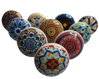 Pomelli in ceramica floreali dipinti a mano, maniglie per cassetti rotonde in rilievo, maniglie per mobili e cucina.