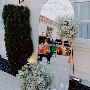 Bienvenido a nuestras calcomanías y pegatinas de espejo para el letrero de boda feliz para cada ocasión, estamos muy contentos de que esté aquí, personalizado y personalizado.