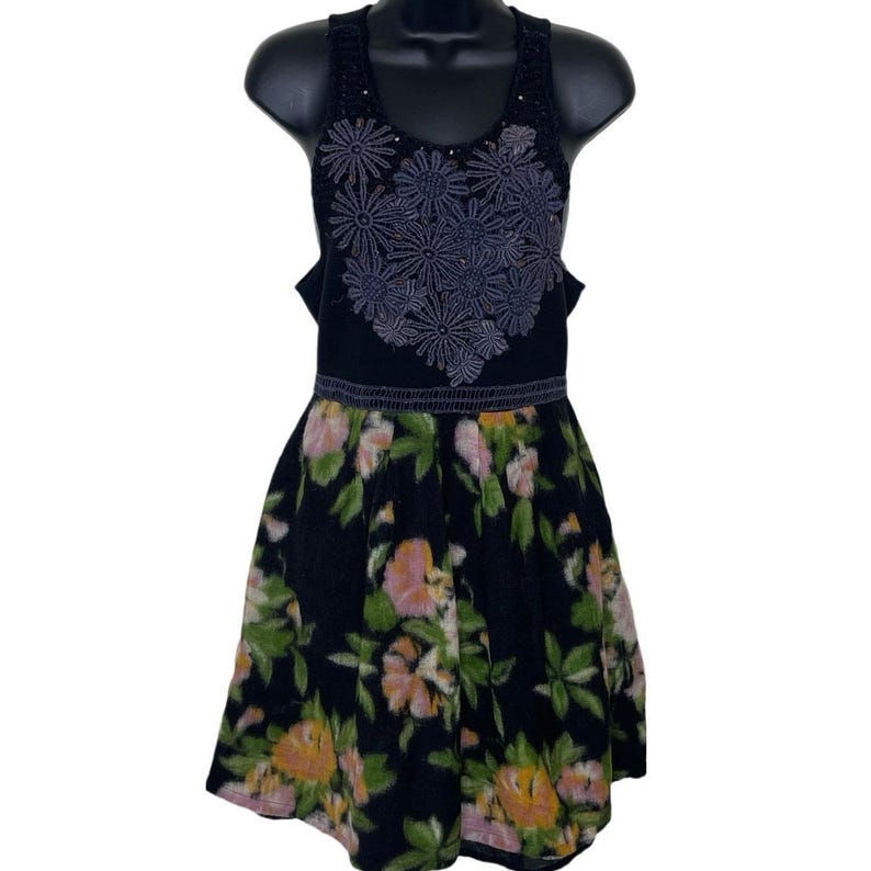 Vestido vintage de lana negra con estampado floral oscuro de FREE PEOPLE, corte acampanado, estilo Y2K, boho chic, talla L. imagen 1