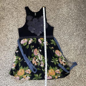 Vestido vintage de lana negra con estampado floral oscuro de FREE PEOPLE, corte acampanado, estilo Y2K, boho chic, talla L. imagen 11
