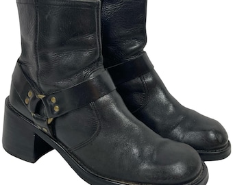 Botas de moto vintage con arnés para mujer, talla 7.5, cuero negro, tacón grueso, punta cuadrada, estilo Y2K.