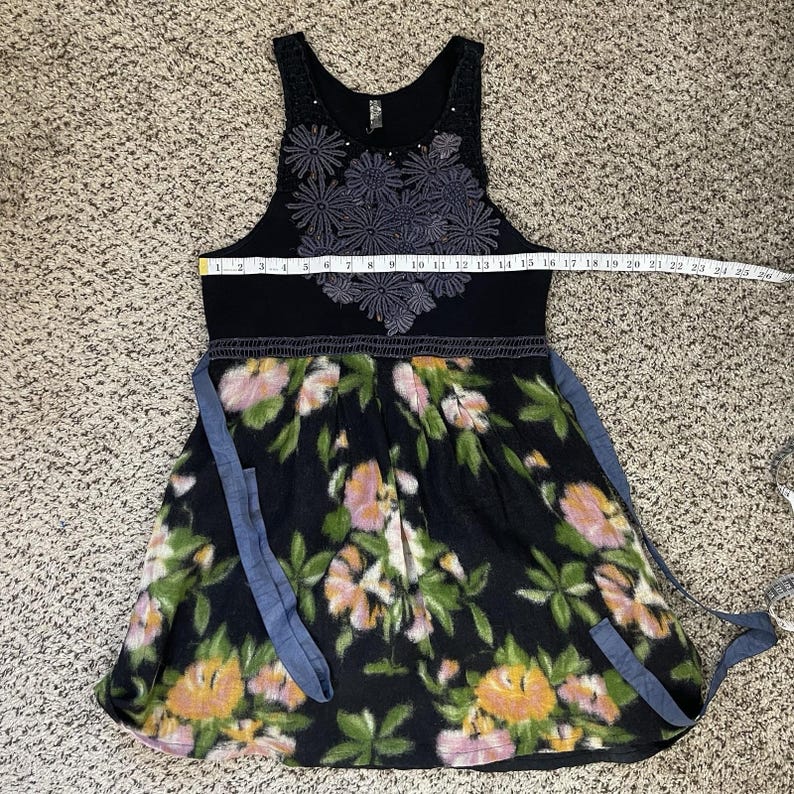 Vestido vintage de lana negra con estampado floral oscuro de FREE PEOPLE, corte acampanado, estilo Y2K, boho chic, talla L. imagen 9