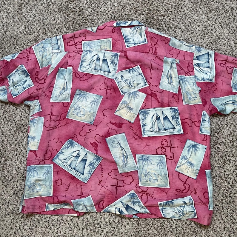 Tommy Bahama heren zijden Hawaiiaans kampshirt XXL tropische kaart zeilboot ansichtkaart rood afbeelding 3
