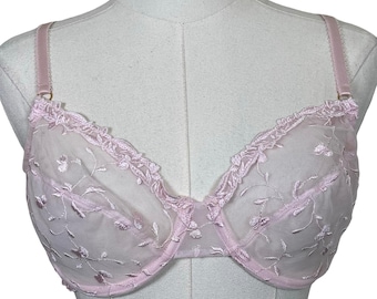 Sujetador Vintage Secret Treasures 36C rosa con bordado floral, malla transparente sin forro