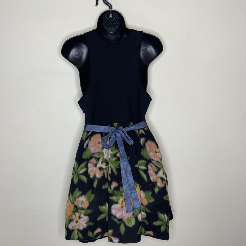Vestido vintage de lana negra con estampado floral oscuro de FREE PEOPLE, corte acampanado, estilo Y2K, boho chic, talla L. imagen 6
