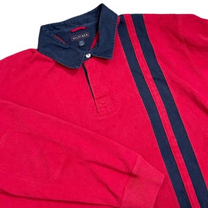 Puede incluir: Un juego de tres tazas de cerámica con un acabado moteado y mate. Las tazas son de color crema, gris claro y gris oscuro. Cada taza tiene un diseño simple y minimalista, ideal para café o té.