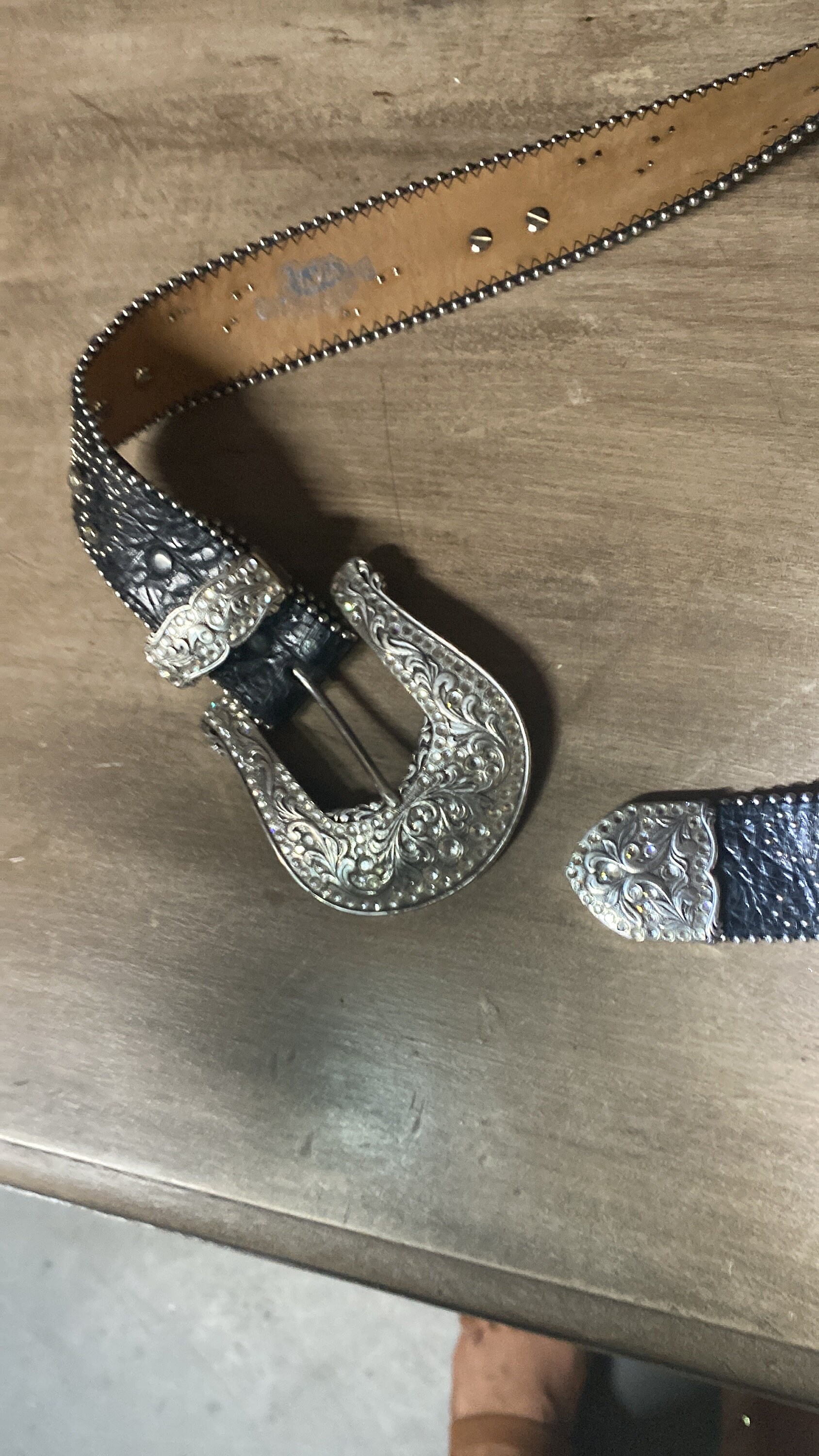 Justin Ladies Rhinestone Cross Buckle Distressed Leather Belt Size 32 Women main image 3