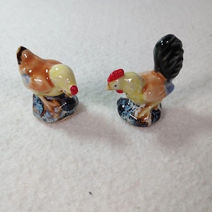Vtg Ceramic Chicken Rooster Figurines Pair Farm Animals Stamped 92 Cute 2&quot; tall