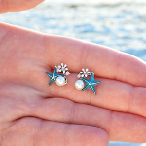 Chic Starfish Pearl Stud Earrings, Casual Jewelry, Coastal Style Accessory, Enamel Starfish Earrings, Ocean Inspired Studs, Beach Pendant