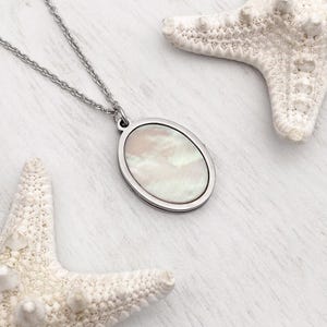 Mother of Pearl Oval Necklace - Natural Shell Pendant, Minimalist Jewelry for Everyday, Ocean-Inspired Gift for Her, Beach Chic, Beach Lover