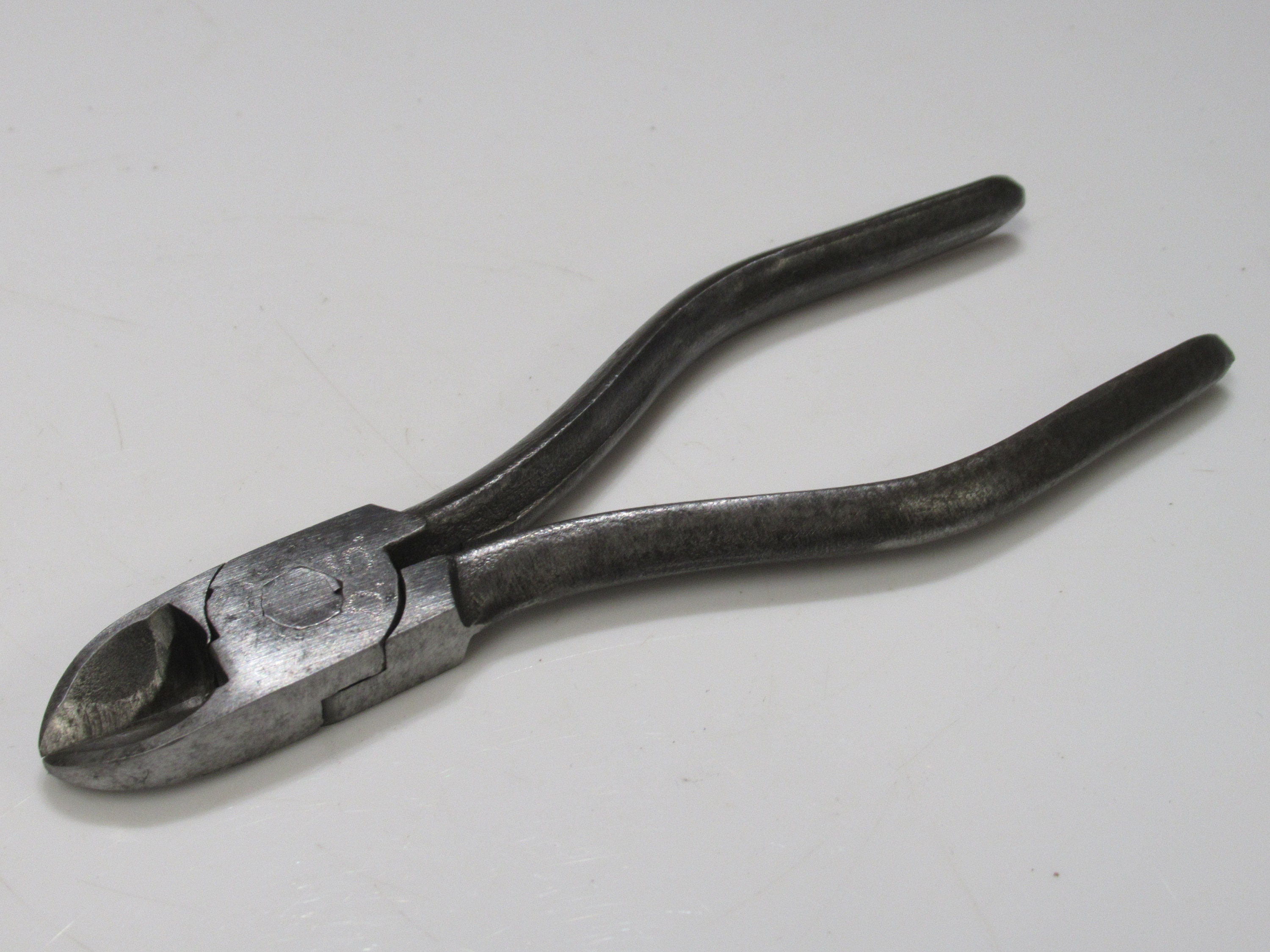 VINTAGE SMALL WIRE CUTTERS JEWELER'S SNIPPERS CUTTER TOOL DP A AL