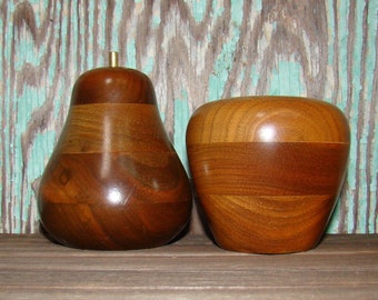 Mid Century Vintage Kitchen Wood Wooden Pear Apple Salt Pepper Shaker Set Pair Owned Not Used Flexible Tight Stopper