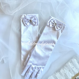 Princess Gloves, Princess White Gloves, Satin Gloves, Girls Gloves, Dress up, Disney, Disneyland, White Gloves