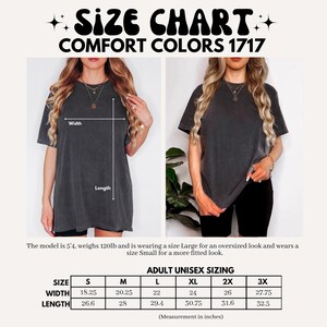 Op de afbeelding: Maattabel voor unisex T-shirts in de maten S, M, L, XL, 2X en 3X. De tabel toont de breedte en lengte in inches. Het model is 1,63 m lang en weegt 54 kg. Het model draagt maat L voor een oversized look en maat S voor een meer aansluitende look.