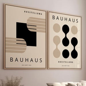 Ensemble de 2 gravures Bauhaus : encadrées, encadrées de beige noir