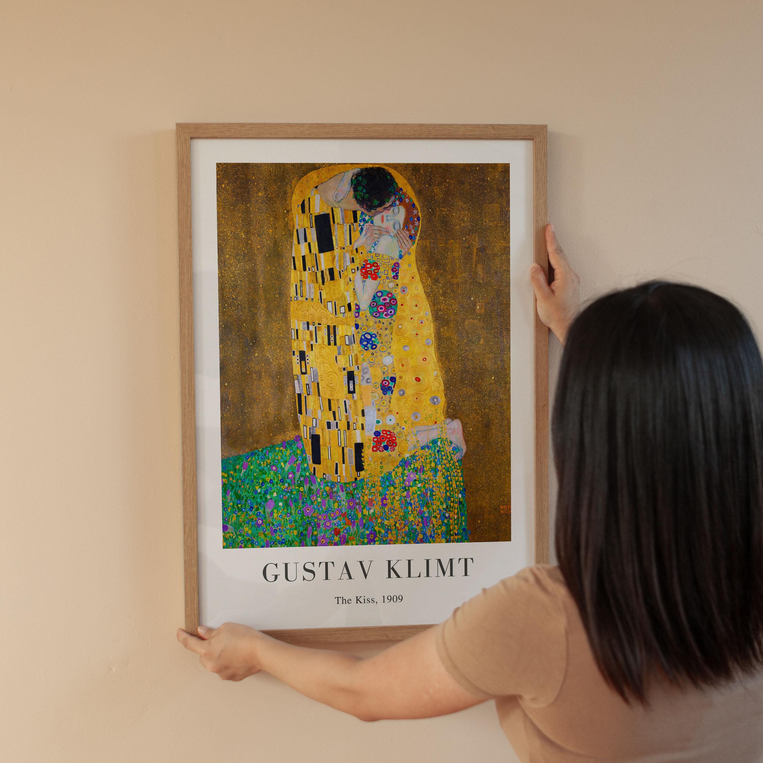 グスタフ・クリムト 'THE KISS,1908'  AUTHENTIC 1992 アートプリント Amazon.co.jp: Gustav Klimt PalaceLearning The Kiss - 18インチ x 24